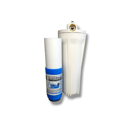 Φίλτρο νερού κάτω πάγκου μονής λευκής μπουκάλας με είσοδο/έξοδο κεφαλής 1/2 ίντσα. Περιλαμβάνει ανταλλακτικό φίλτρο διπλής δράσης από πολυπροπυλένιο και ενεργό κοκοειδή άνθρακα κοκοφοίνικα. 